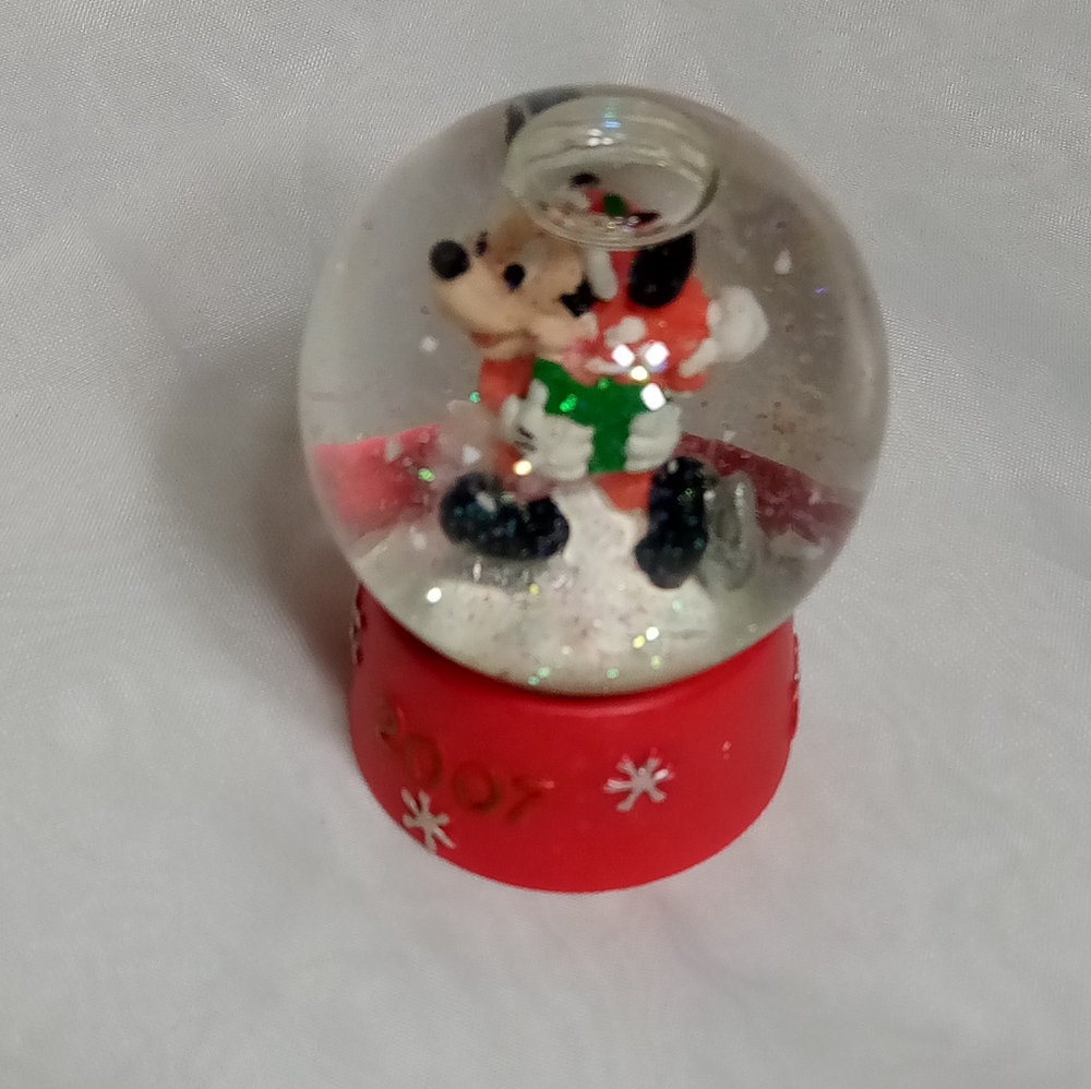 Disney Mickey Mouse 2007 Mini Snow Globe Collectable 2.5" H - Picture 4 of 8